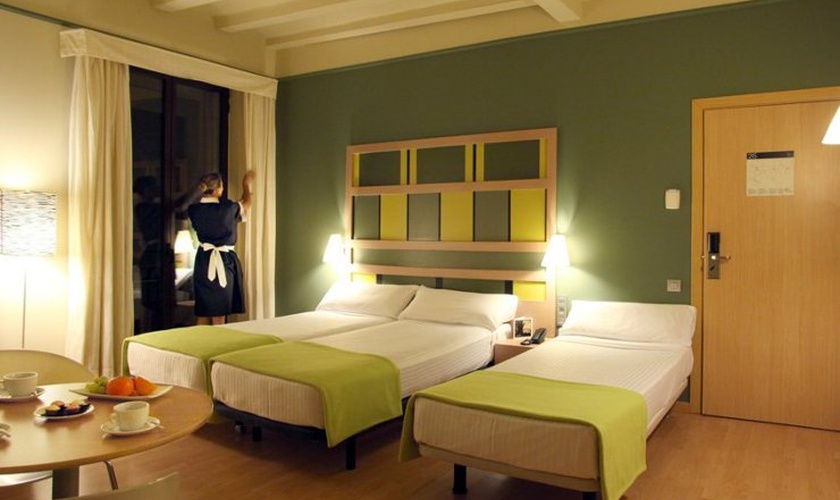 Triple room Ciutat Barcelona Hotel